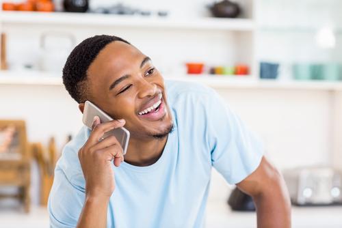 Téléphoner vers l'étranger est désormais gratuit avec WhatsCall (c) Shutterstock