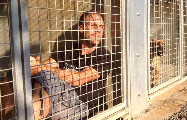 Rémi Gaillard dans une cage