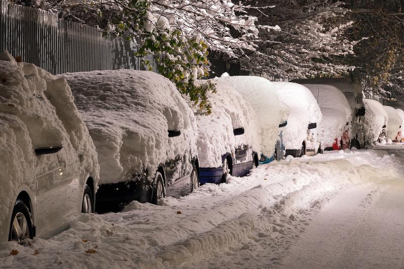 Voiture sous la neige