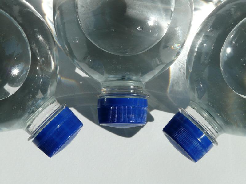 En Belgique, l'eau minérale en bouteille est environ 30% plus chère qu'en France.