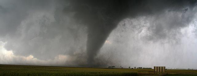 Une tornade tue deux personnes au Brésil