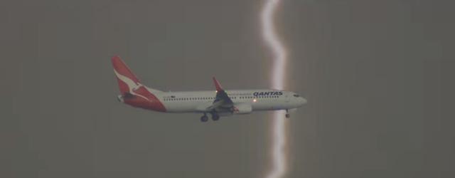 Un avion évite la foudre en Australie.