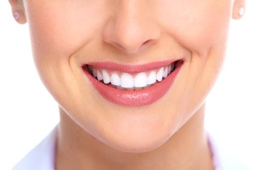 sourire avec dents blanches