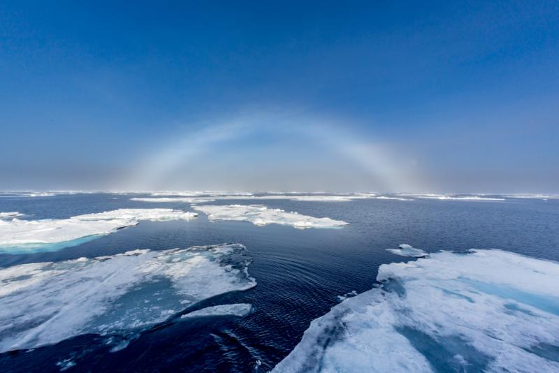 Arc-en-ciel-blanc