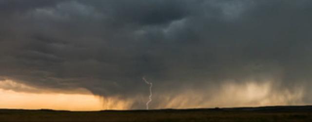 Rêvez les yeux ouverts en admirant la formation d'un orage...