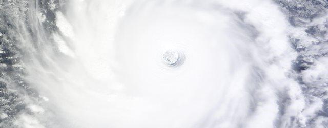 Le super typhon Vongfong en route vers le Japon