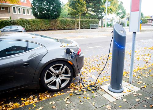 voiture-électrique-recharge 