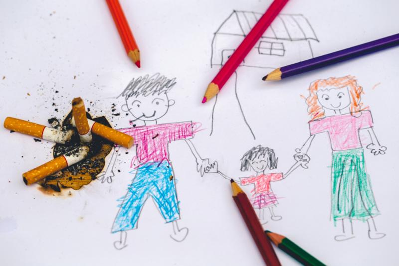 Les parents n'ont plus le droit de fumer en attendant leurs enfants.