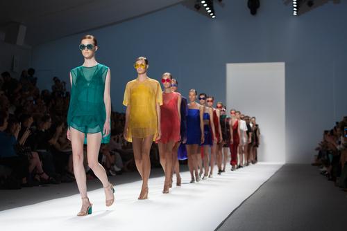 défilé de mannequins 