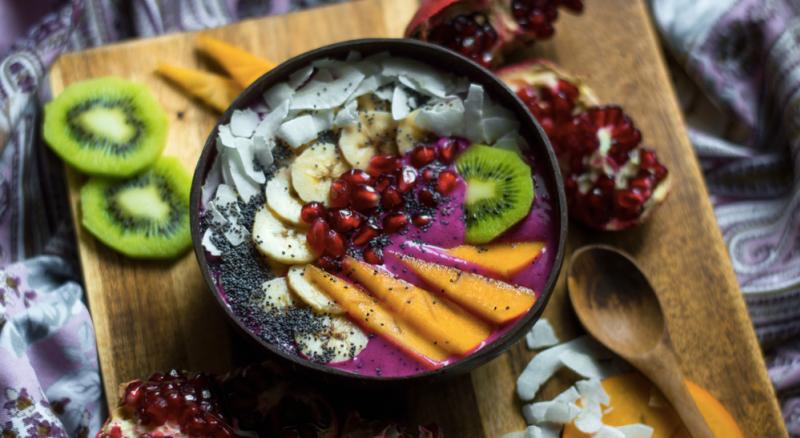 smoothie bowl fruits 