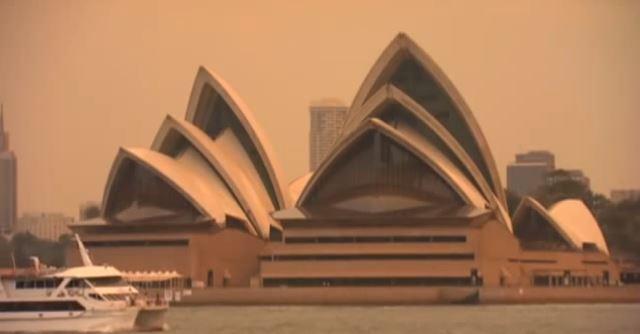 Sydney sous un épais nuage de fumée