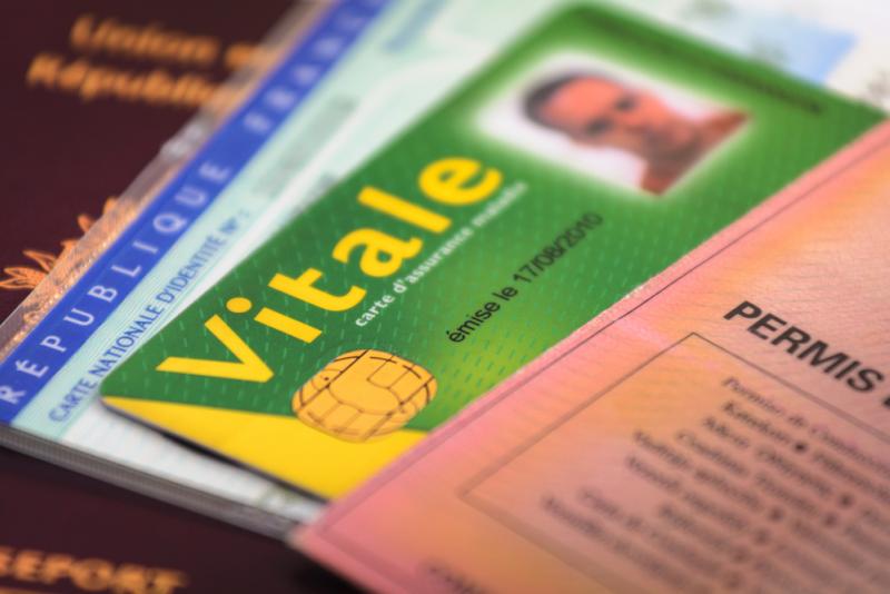 Les pirates réclament au final tous les documents nécessaires au vol d'identité.