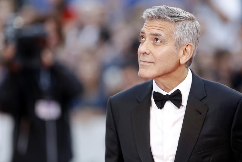 Il n'y a pas que Georges Clooney a qui les cheveux blancs vont bien. Vous aussi ! 