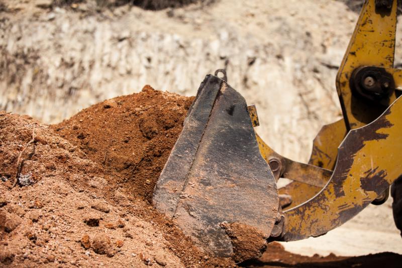 sauvetage de faons en pelleteuse