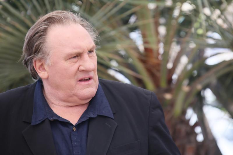 L'acteur de 69 ans est accusé de viols par une jeune actrice.