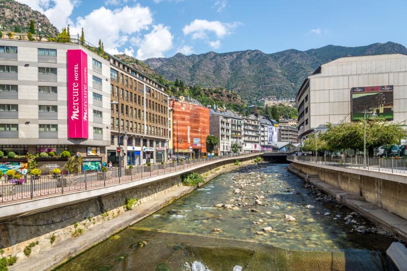 Andorre rivière vert fluo pollution