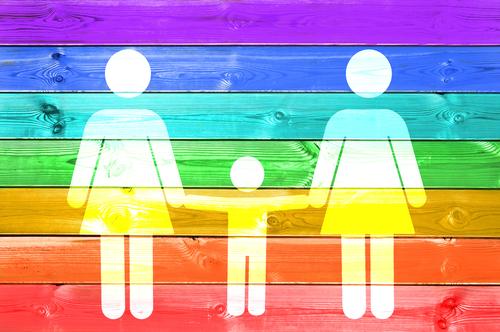 couple de femmes avec un enfant 