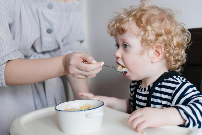 L'État prendra bientôt en charge les deux premiers mois de garde d'enfant.
