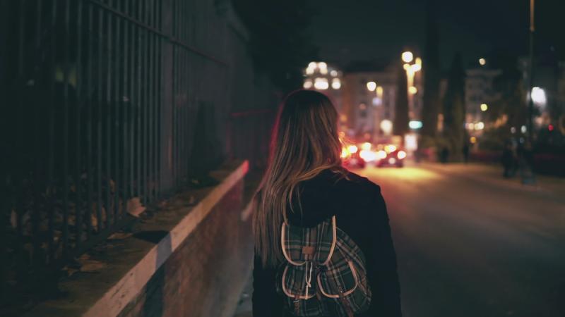 Environ une femme sur deux évite de sortir dès le début de soirée.