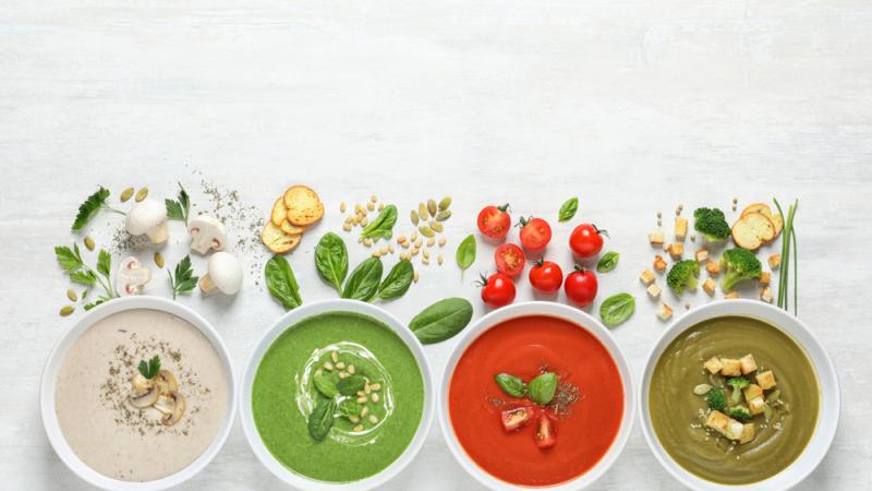 bols de soupe aux légumes