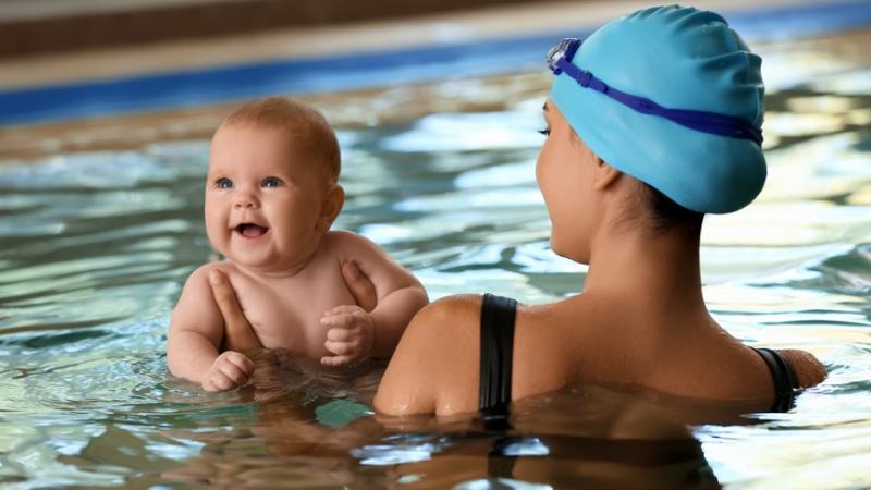 bébé nageur
