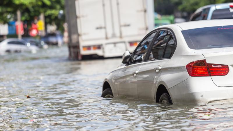 voiture dans l'eau