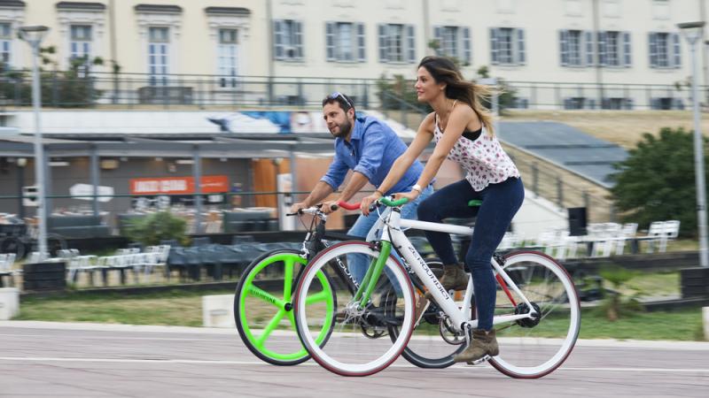 La ministre des Transports veut prolonger l'aide de l'État pour l'achat de vélos électriques.