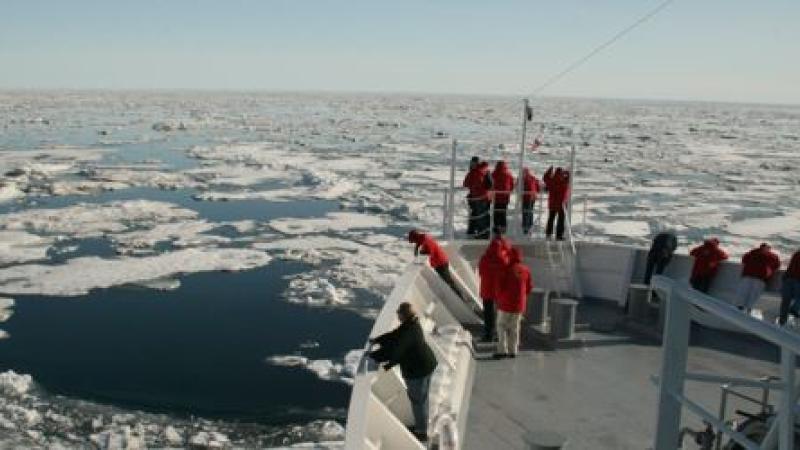 Insolite : Un navire russe bloqué par la banquise