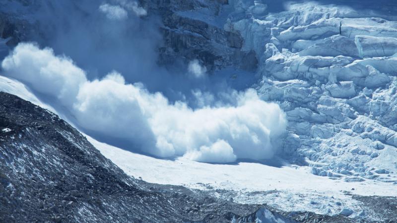 Lorsque le cumul de neige est important, une avalanche peut se déclencher facilement.