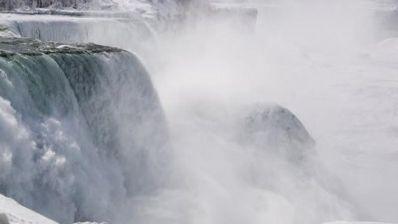 Les images impressionnantes des Chutes du Niagara gelées ! 