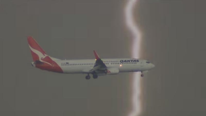 Un avion évite la foudre en Australie.