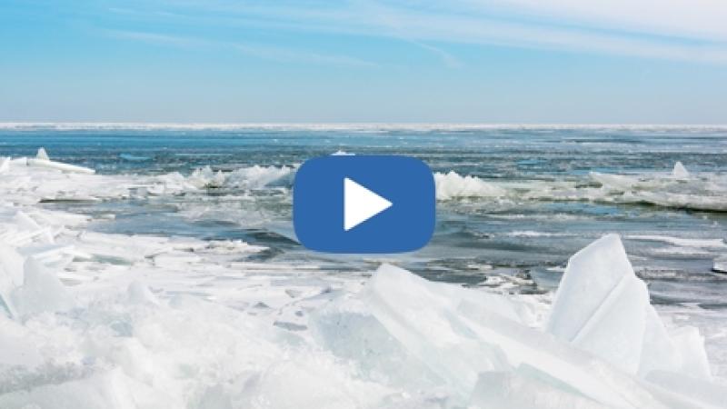 Spectacle de glace sur le Lac Supérieur dans le Minnesota