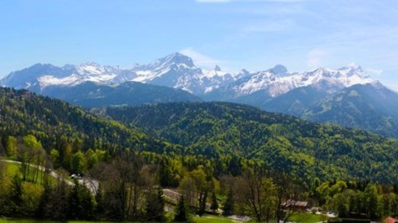 Voyagez à travers les plus beaux paysages de la Suisse !