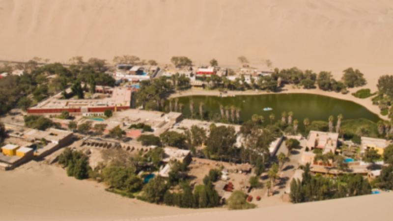 Le mirage de l'Oasis de Huacachina, au Pérou
