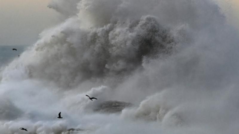 Saint-Malo : Un photographe happé par une vague