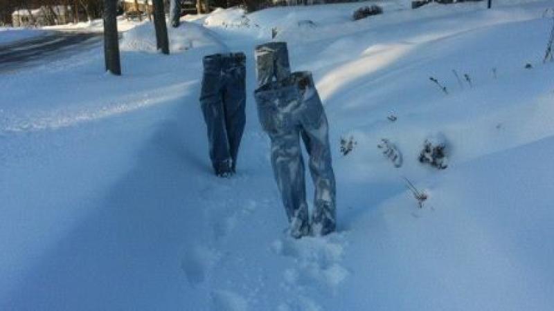 Il fait tellement froid dans le Minnesota que les jeans tiennent tout seuls !