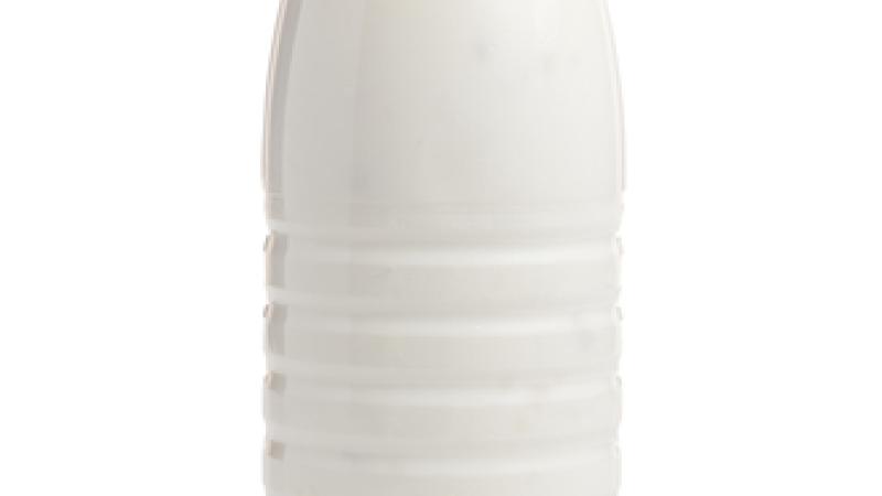 Les bouteilles de lait non recyclables très présentes dans les supermarchés (c) Shutterstock