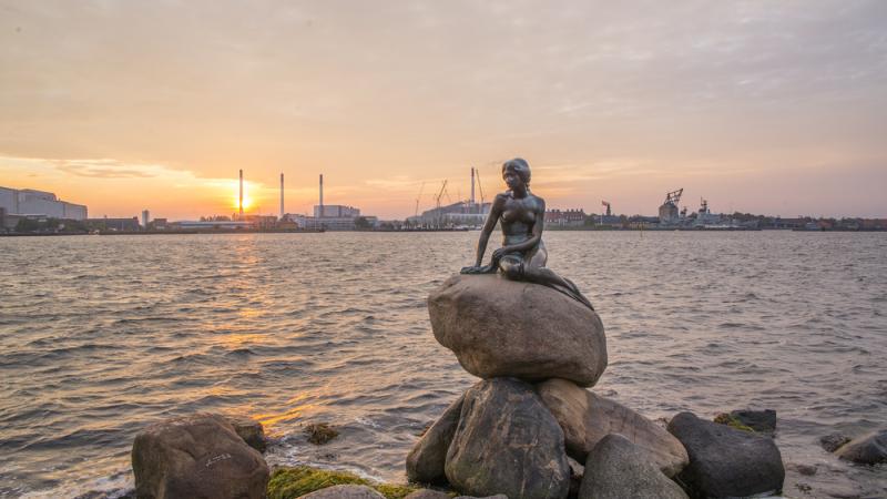La petite sirène de Copenhague, monument phare du Danemark, est souvent la cible de vandalismes.