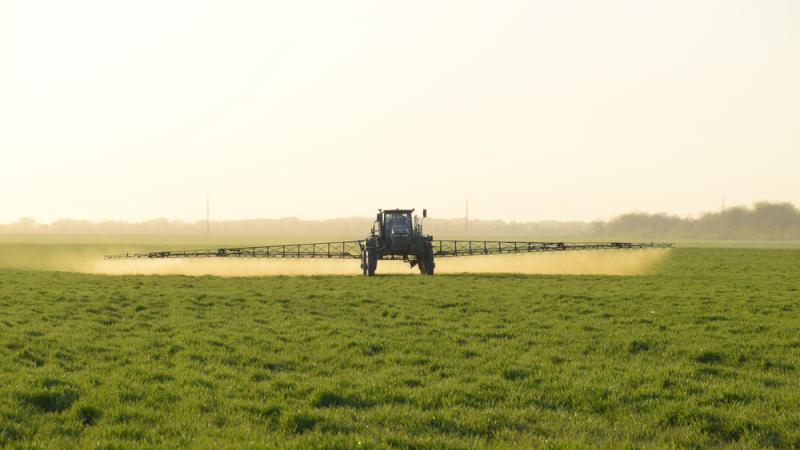 Les agriculteurs français consomment 8 500 tonnes de glyphosate par an. 