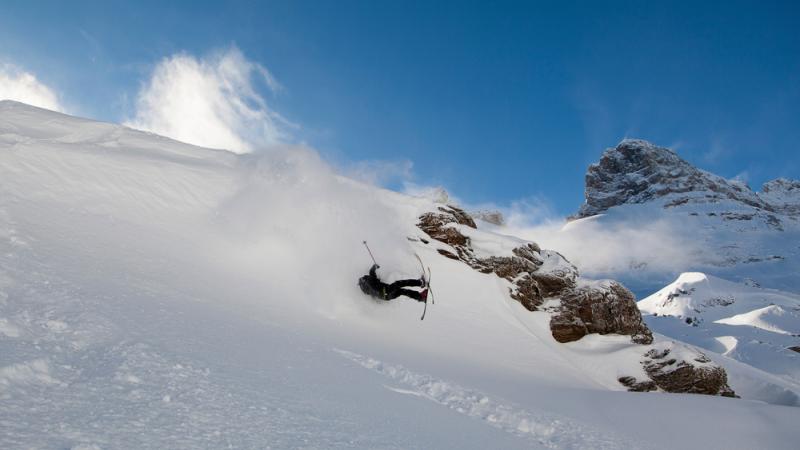 Ne faites pas du ski alpin seul à moins d'avoir appris les bases avec un moniteur.