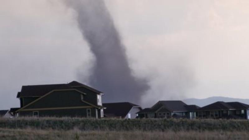 Une vidéo spectaculaire d'une tornade au Colorado ! 