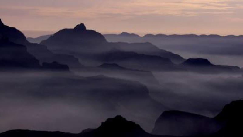 Une mer de nuages dans le Grand Canyon