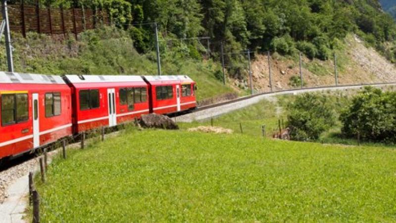 Un glissement de terrain fait dérailler un train en Suisse