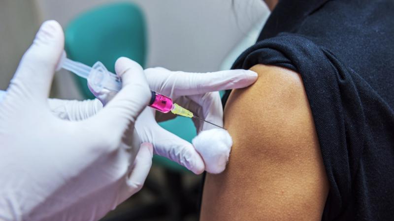 La vaccination permet d'éviter environ 2 000 décès en moyenne chaque année.