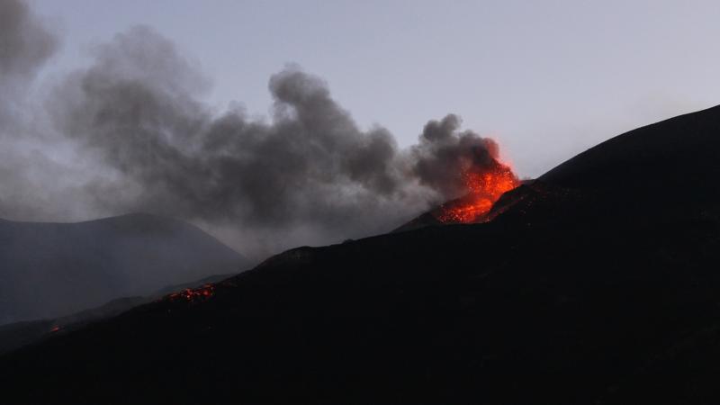 etna-eruption-lave-spectacle-sicile-italie