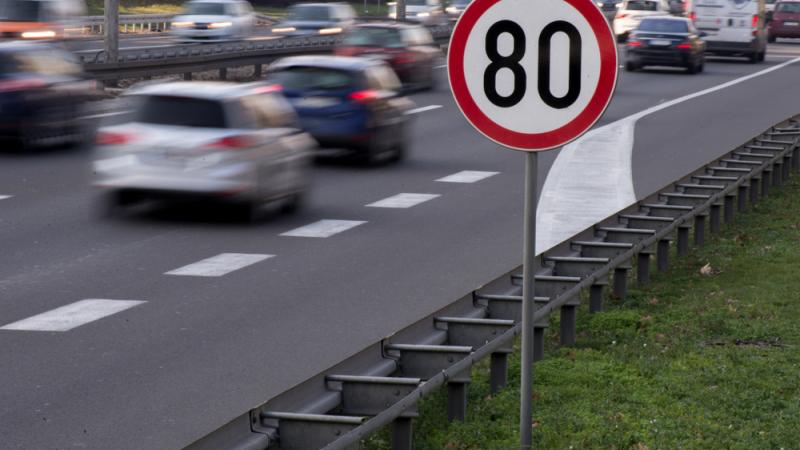 De nombreux conducteurs ne respectent pas la limite à 80 km/h. 