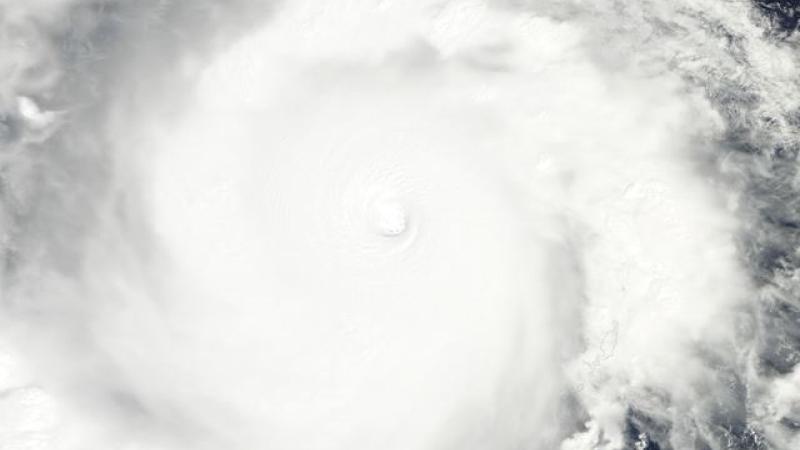 Le super typhon Haiyan arrive sur les Philippines
